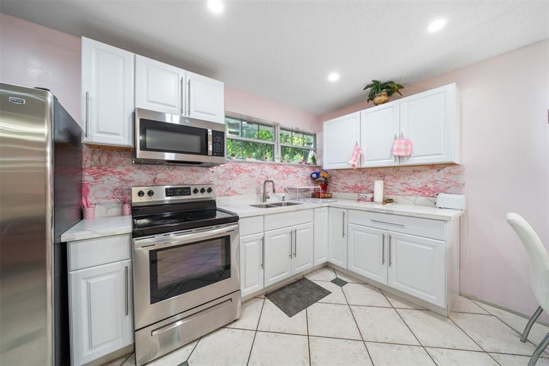 Image 22 of 33 For 5720 Flagler St