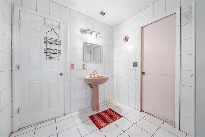 Image 29 of 33 For 5720 Flagler St