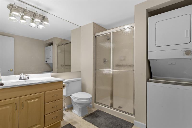 Image 17 of 32 For 21662 Arriba Real  44h