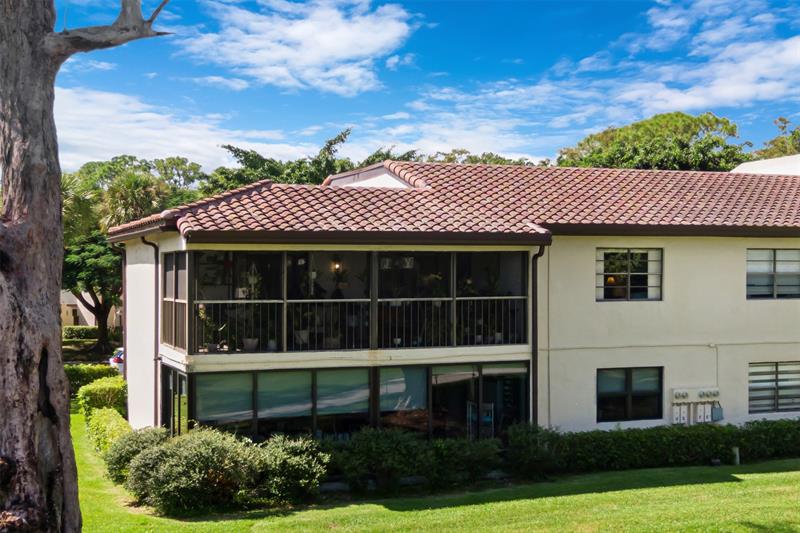 Image 26 of 32 For 21662 Arriba Real  44h