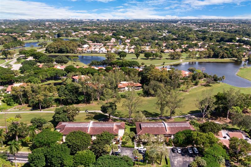 Image 30 of 32 For 21662 Arriba Real  44h