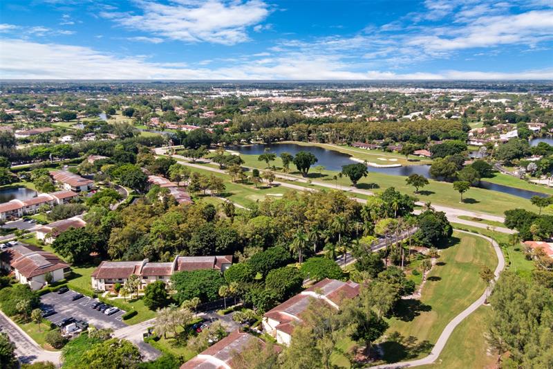 Image 31 of 32 For 21662 Arriba Real  44h