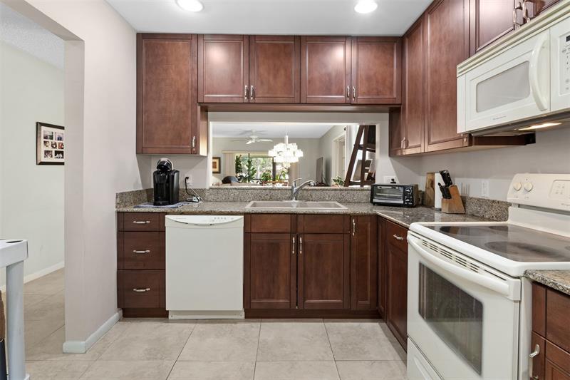 Image 7 of 32 For 21662 Arriba Real  44h