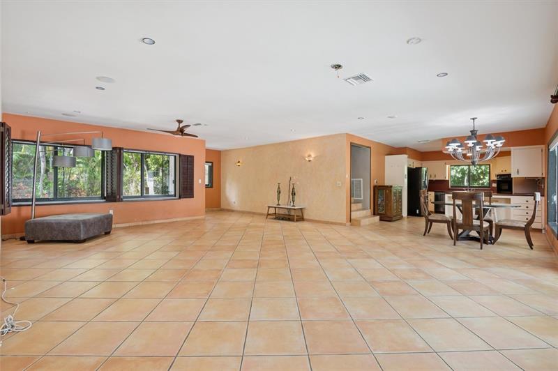Image 11 of 35 For 10115 Biscayne Blvd