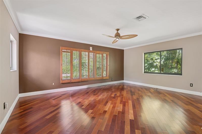 Image 13 of 35 For 10115 Biscayne Blvd