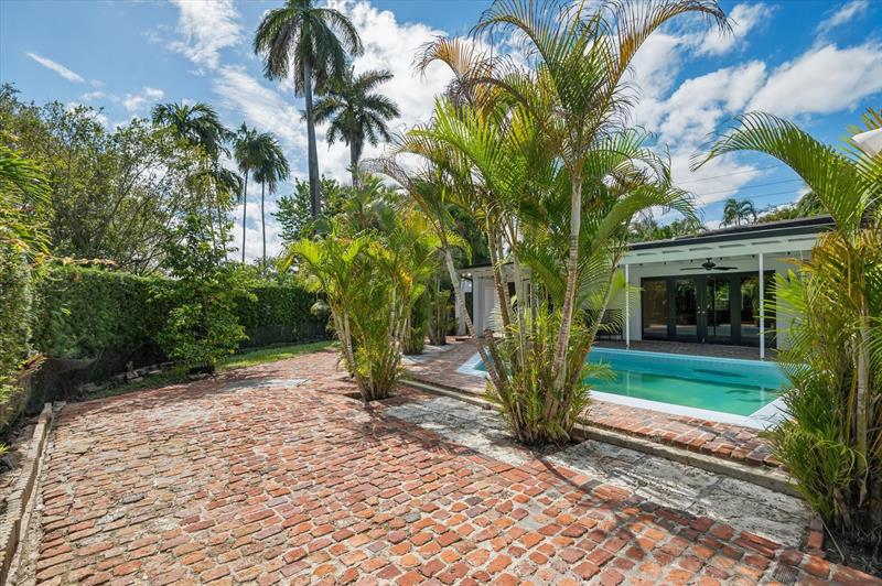 Image 21 of 35 For 10115 Biscayne Blvd
