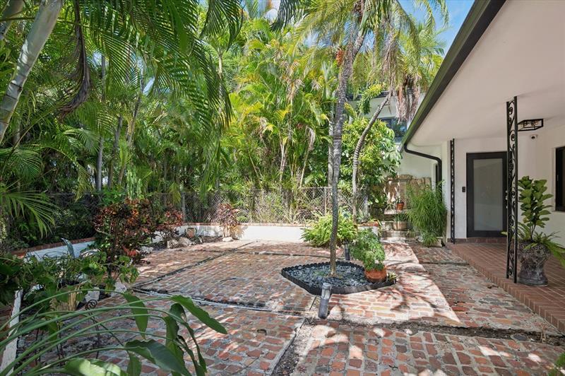 Image 22 of 35 For 10115 Biscayne Blvd