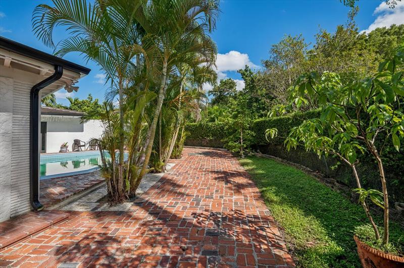 Image 25 of 35 For 10115 Biscayne Blvd