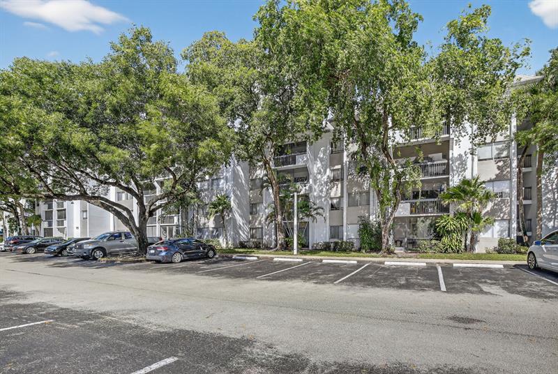 Details for 711 Pine Island Rd  319, Plantation, FL 33324