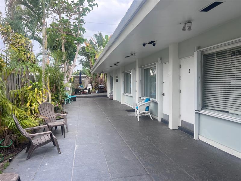 Image 4 of 21 For 2850 30th St  1