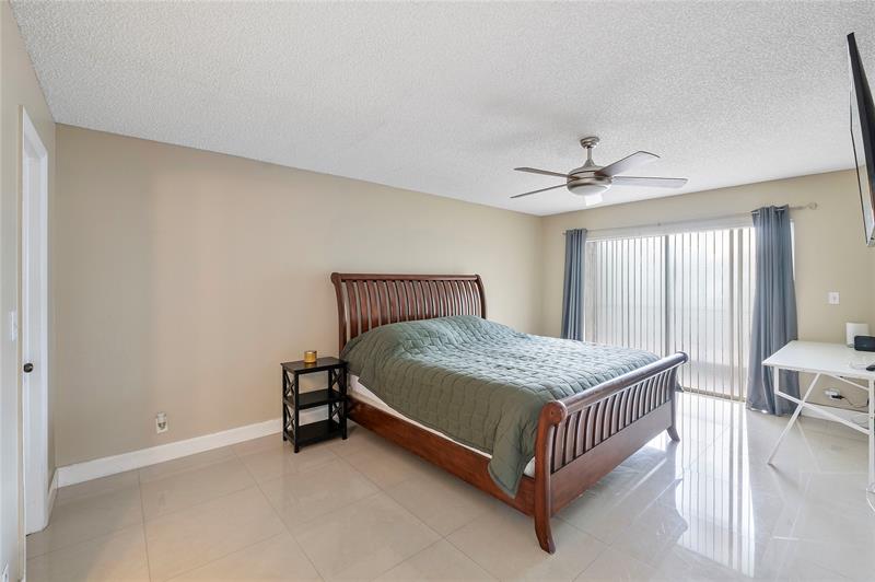 Image 6 of 13 For 4154 90th Ave  201