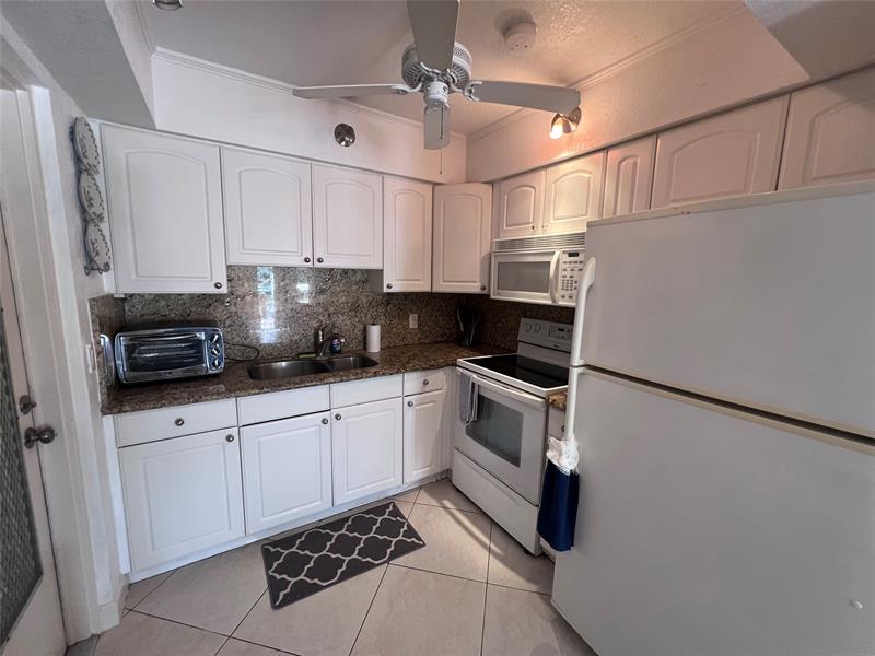 Image 4 of 11 For 2850 30th St 2