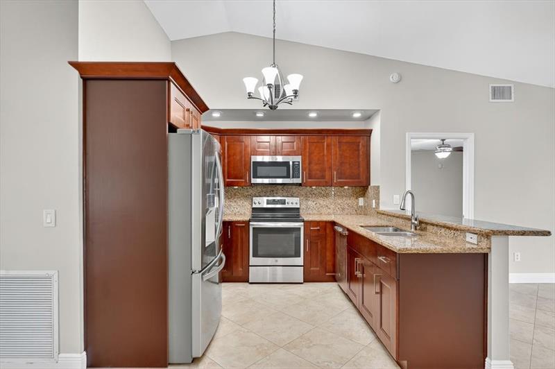 Image 10 of 32 For 7867 Ridgewood Dr
