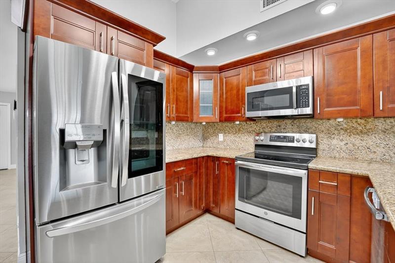 Image 13 of 32 For 7867 Ridgewood Dr