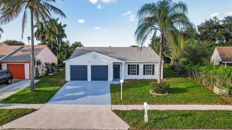 Image 3 of 32 For 7867 Ridgewood Dr
