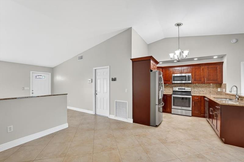 Image 9 of 32 For 7867 Ridgewood Dr