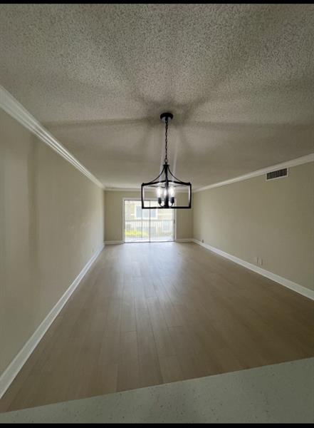Image 3 of 6 For 2960 Riverside Dr  216