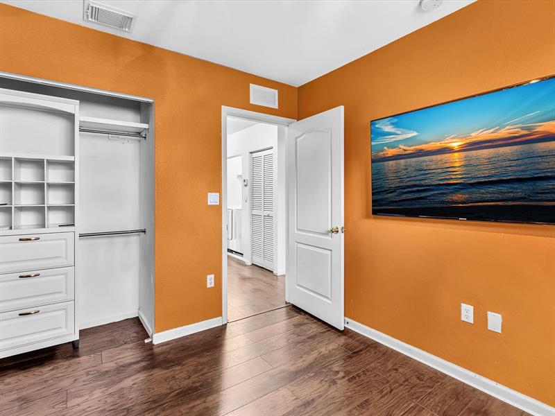 Image 10 of 18 For 21421 13th Ct  211