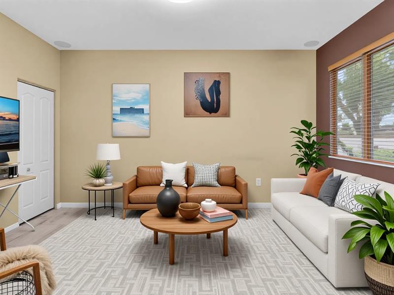 Image 4 of 18 For 21421 13th Ct  211