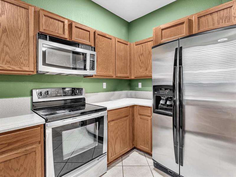 Image 6 of 18 For 21421 13th Ct  211