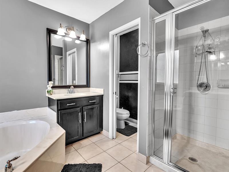 Image 9 of 18 For 21421 13th Ct  211