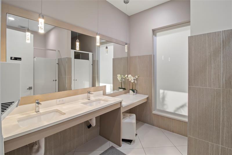 Image 29 of 43 For 333 21st Ave  1522