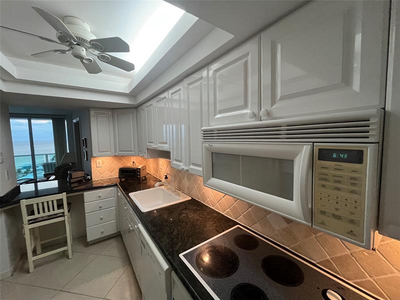 Image 7 of 43 For 333 21st Ave  1522