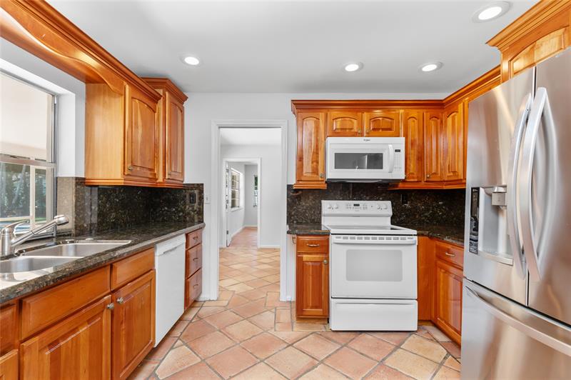 Image 15 of 48 For 11862 25th Ct