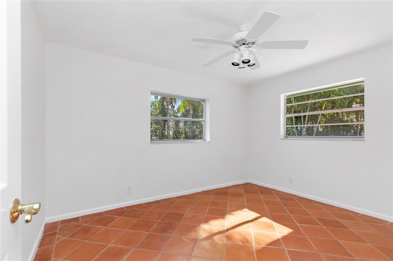 Image 28 of 48 For 11862 25th Ct