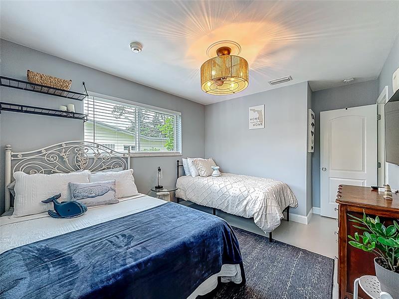 Image 23 of 51 For 3326 19 St  