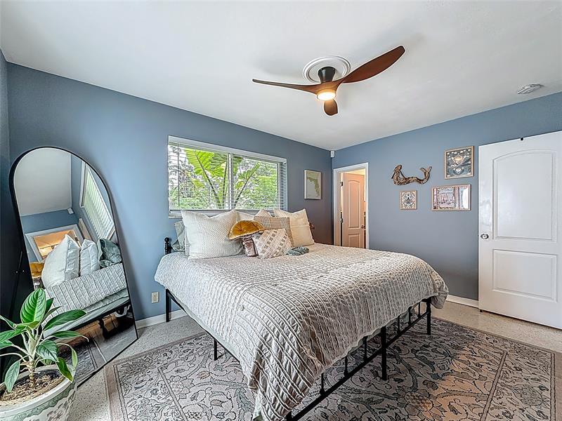 Image 25 of 51 For 3326 19 St  