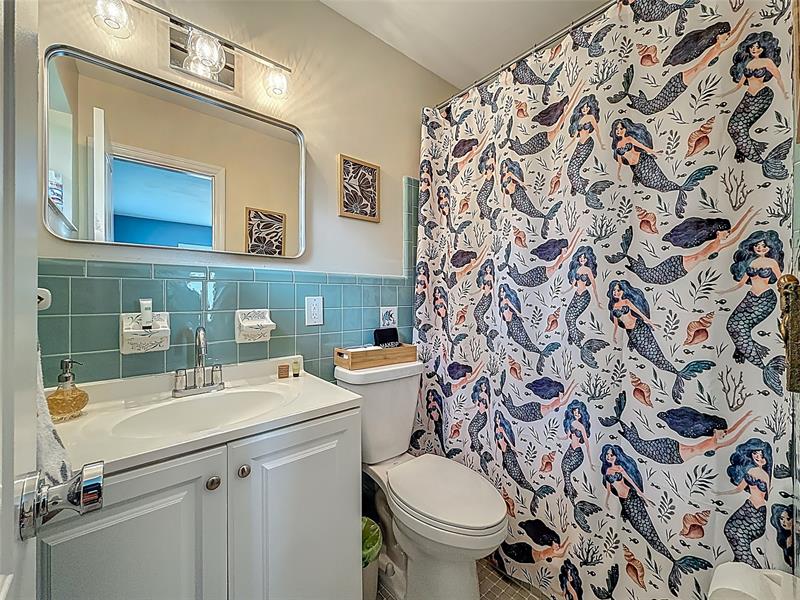 Image 27 of 51 For 3326 19 St  