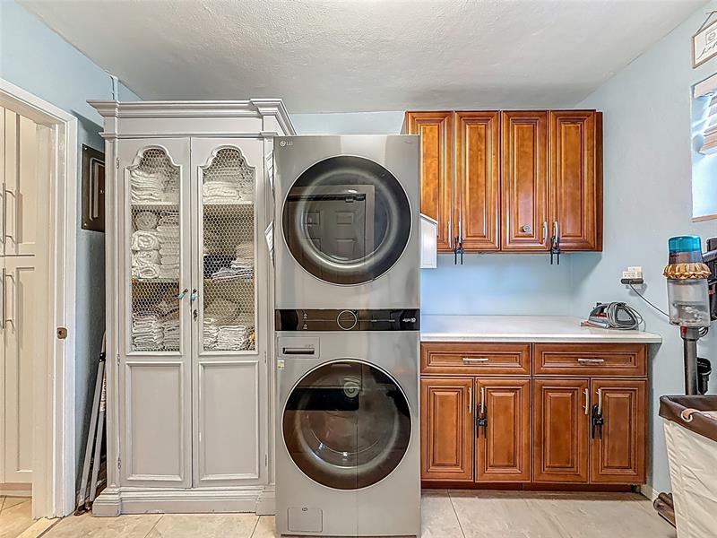 Image 30 of 51 For 3326 19 St  