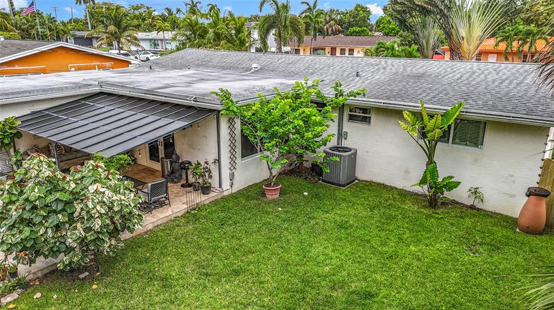 Image 37 of 51 For 3326 19 St  