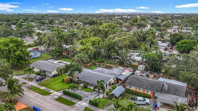 Image 40 of 51 For 3326 19 St  