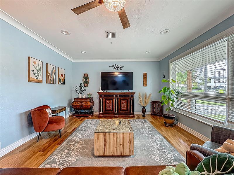 Image 7 of 51 For 3326 19 St  