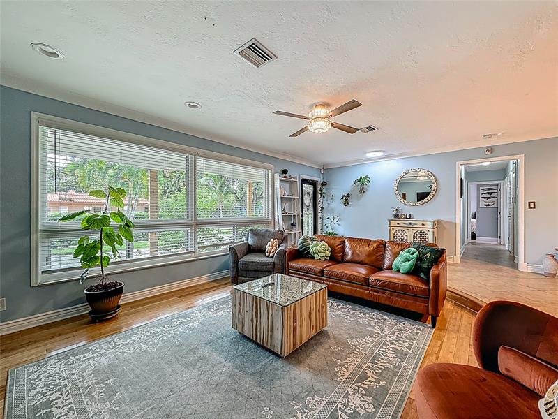 Image 9 of 51 For 3326 19 St  