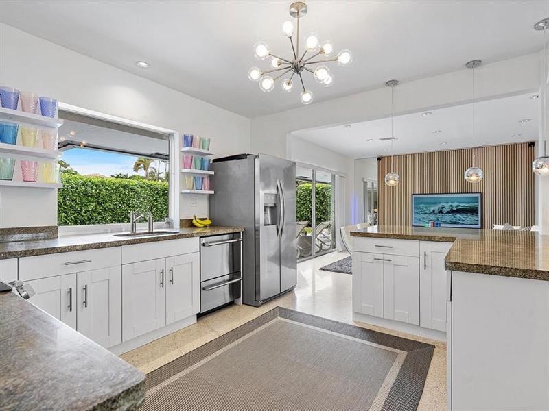 Image 17 of 53 For 5720 19th Ave