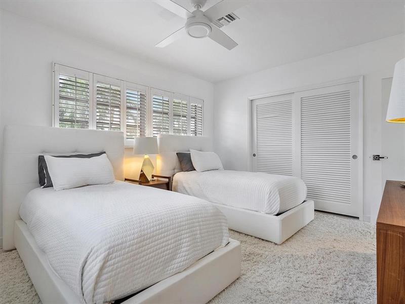 Image 29 of 53 For 5720 19th Ave