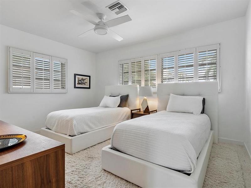 Image 30 of 53 For 5720 19th Ave