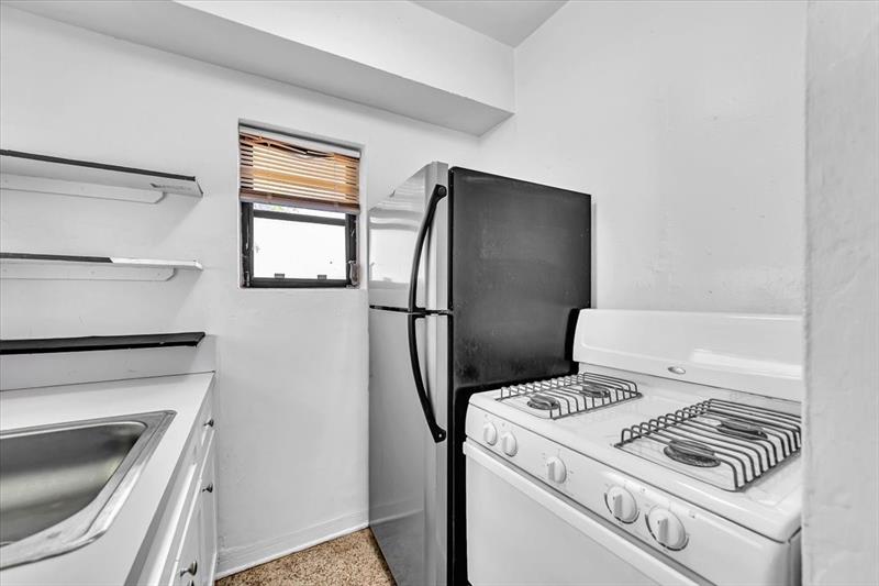 Image 11 of 41 For 560 15th Ave