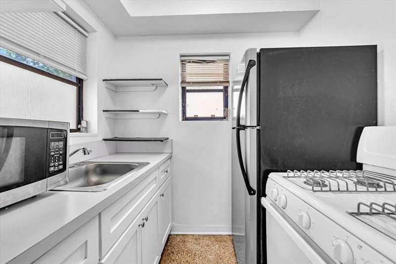 Image 13 of 41 For 560 15th Ave