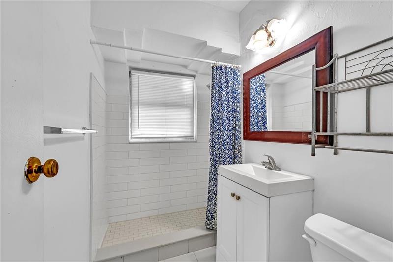 Image 16 of 41 For 560 15th Ave