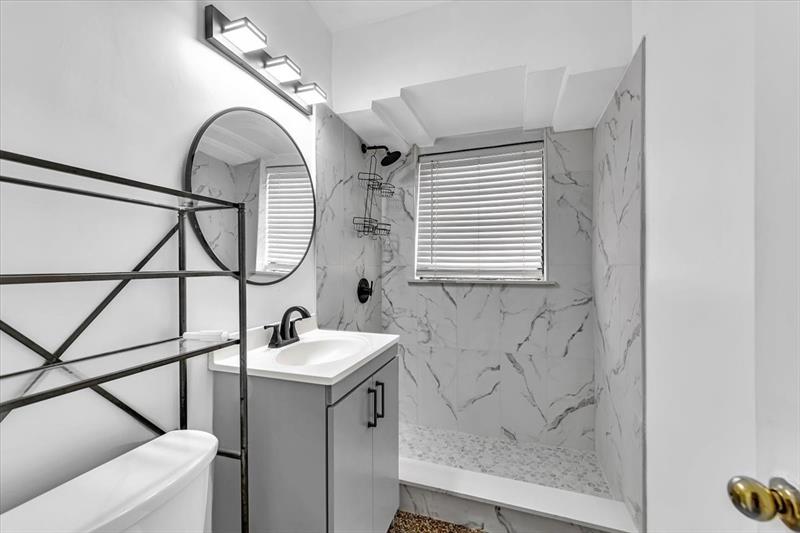 Image 23 of 41 For 560 15th Ave