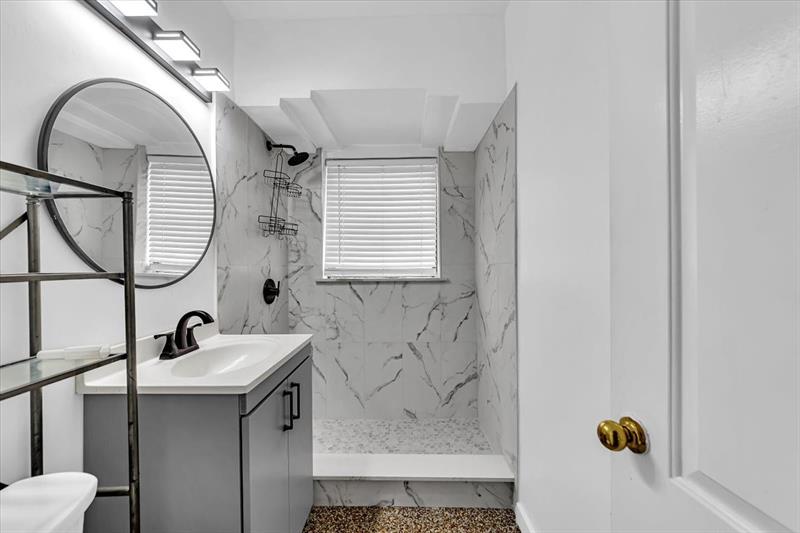 Image 24 of 41 For 560 15th Ave