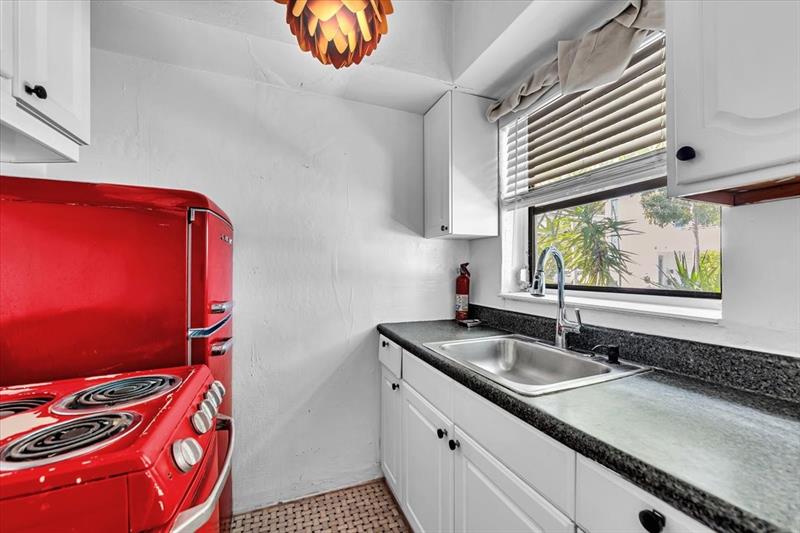 Image 25 of 41 For 560 15th Ave