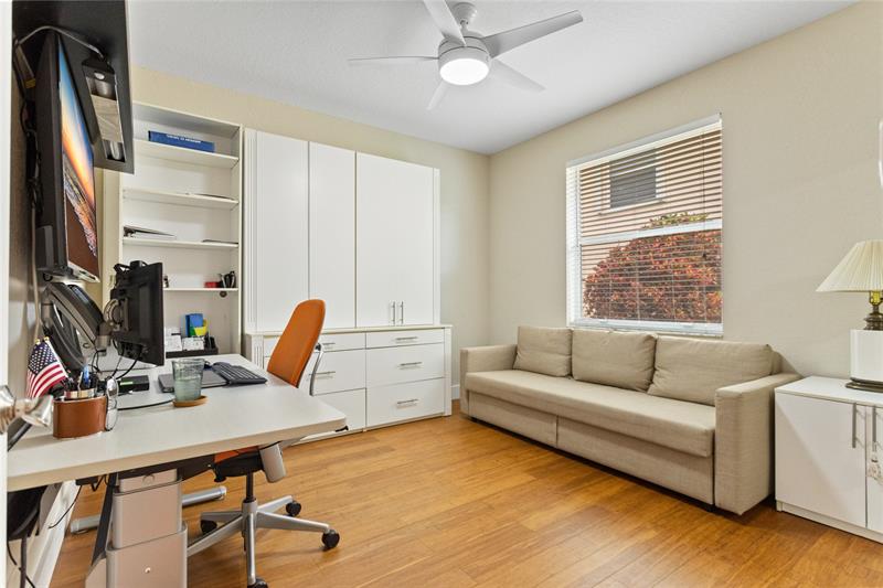 Image 32 of 55 For 942 Windward Way