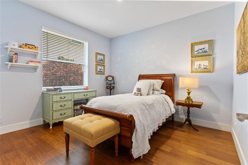Image 37 of 55 For 942 Windward Way