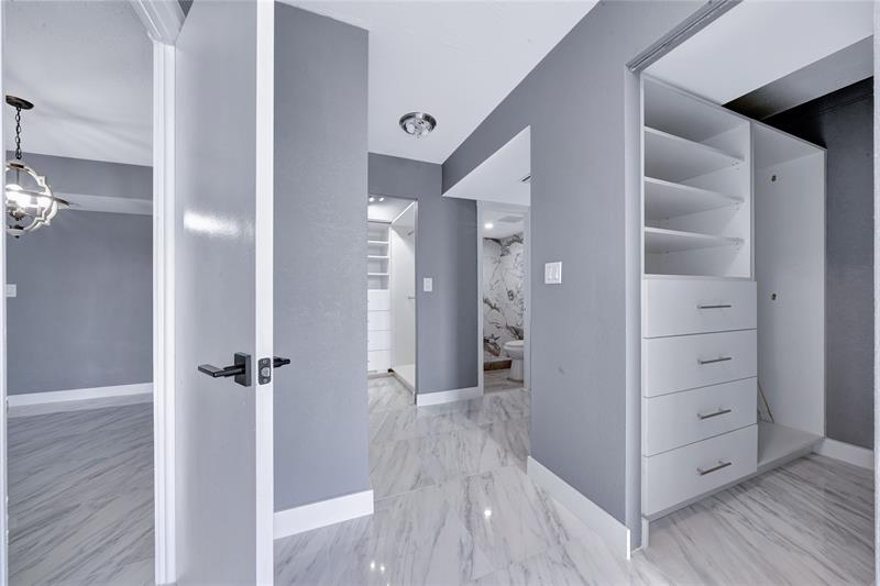 Image 16 of 53 For 1100 Saint Charles Pl  708