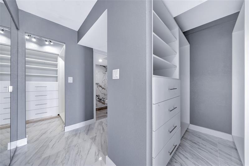 Image 17 of 53 For 1100 Saint Charles Pl  708